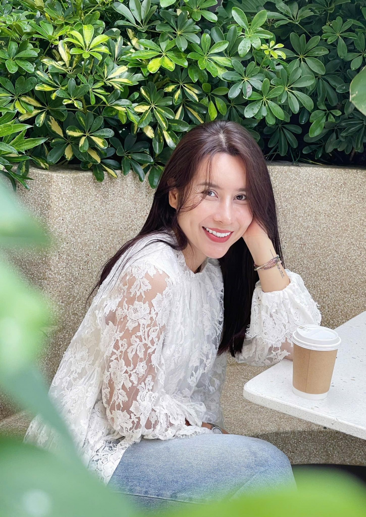 Sao Việt 25/1: Trên trang cá nhân, Lưu Hương Giang mới đây đã lên tiếng chia sẻ quan điểm khi bị mỉa mai ngoại hình. Cô khẳng định rất yêu bản thân, bỏ qua những lời đóng góp không thiện chí.