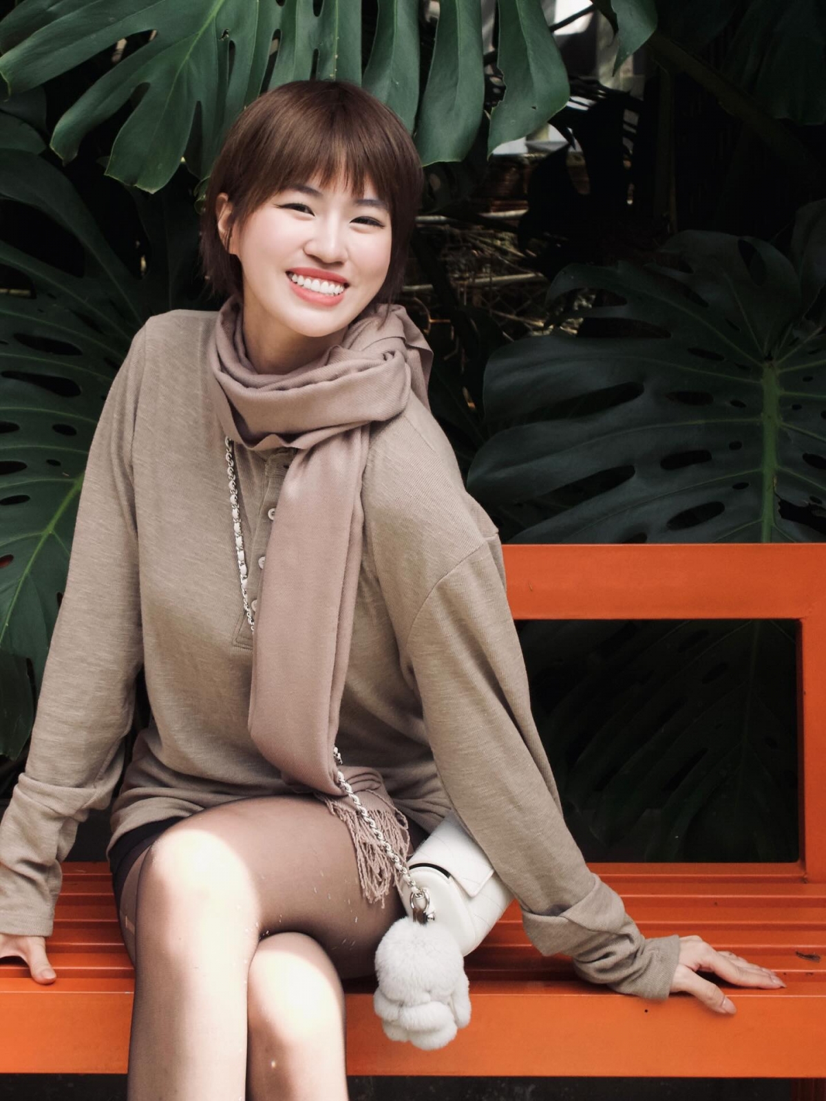 Không chỉ gây ấn tượng bằng tài năng âm nhạc, Pháo còn thu hút sự chú ý nhờ phong cách thời trang cá tính và nhan sắc ngày càng thăng hạng. Năm 2025, cô cắt đầu đinh để hiến tóc cho bệnh nhân ung thư. Từ đó đến nay, kiểu tóc cá tính này cũng gắn bó với hình ảnh của nữ rapper sinh năm 2003. 