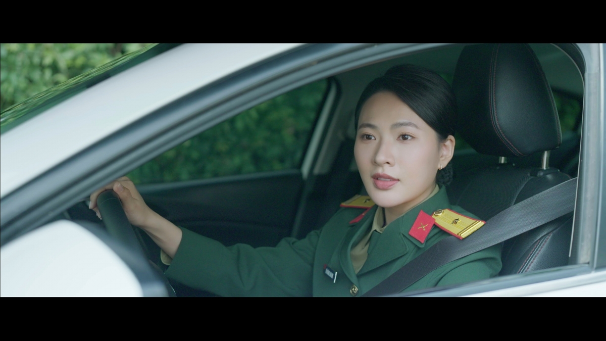 Minh Trang vào vai Thiếu tá Hà Hoàng Lam Anh trong "Không giới hạn". Ảnh: VFC