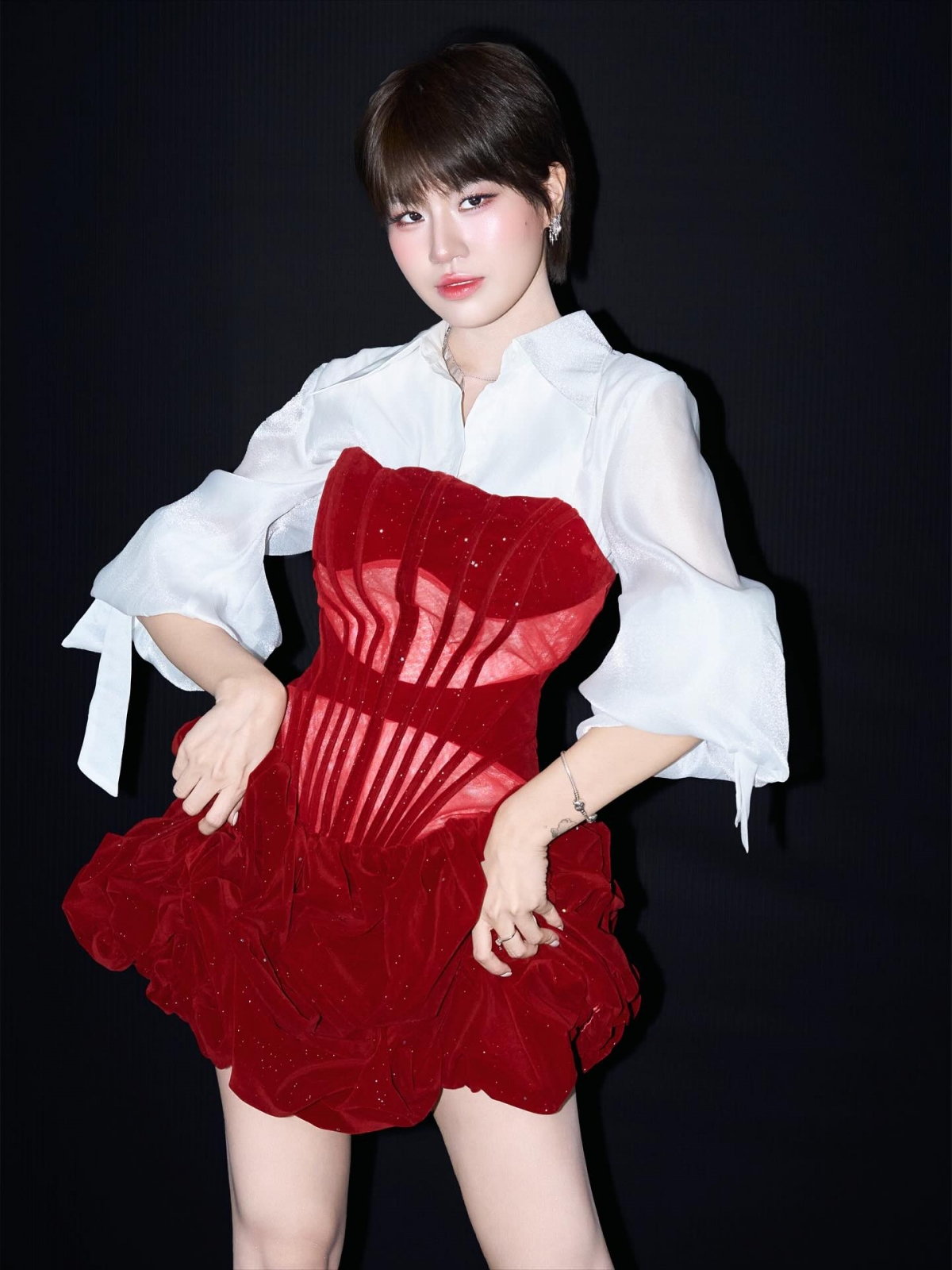 Nói về việc lựa chọn Pháo vào vai nữ chính dù chưa có kinh nghiệm diễn xuất, Trấn Thành cho biết, tất cả diễn viên trong "Thỏ ơi!!" đều phải trải qua casting và các bạn ấy đã thuyết phục được nam đạo diễn. "Tôi mong muốn được phát hiện ra những diễn viên trẻ triển vọng, để đưa họ đến với khán giả, cũng như cho khán giả thấy được những viên ngọc quý, chỉ cần mài giũa đúng cách sẽ tỏa sáng", Trấn Thành chia sẻ.