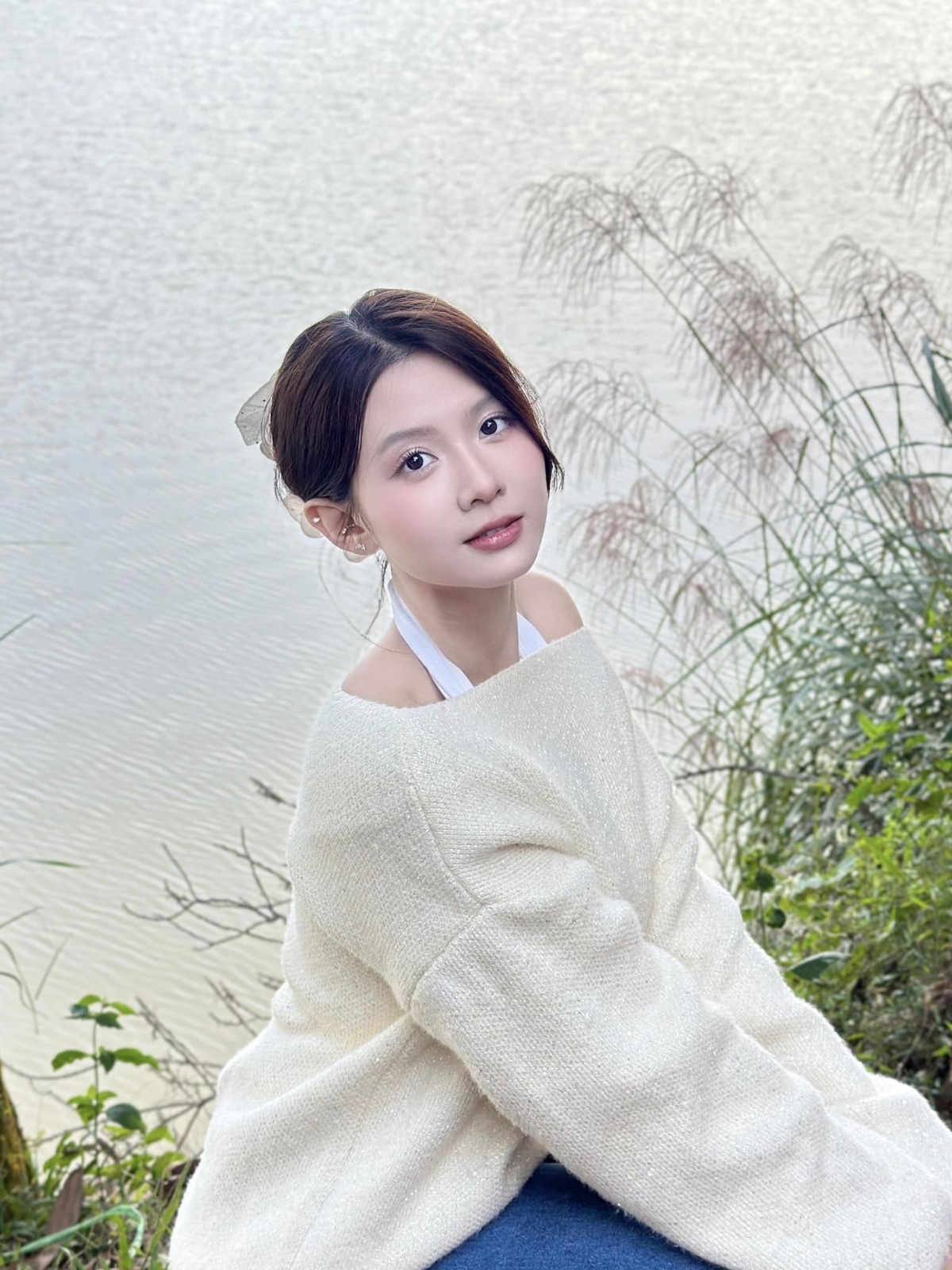 Trước khi bén duyên với diễn xuất, Quỳnh Trang từng có khoảng thời gian theo học thanh nhạc, làm người mẫu ảnh, quay quảng cáo. Với vóc dáng nhỏ nhắn, gương mặt thanh tú, Quỳnh Trang dễ tạo hình ấn tượng, thu hút.