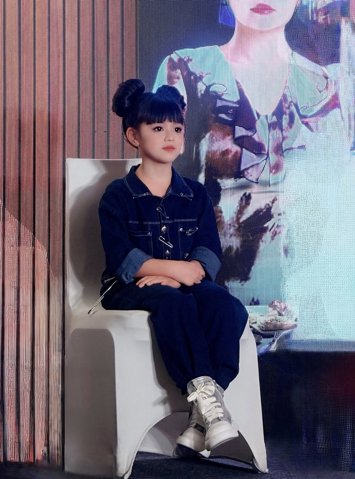 Trên mạng xã hội, đông đảo khán giả bày tỏ sự yêu mến trước diễn xuất mộc mạc, giàu cảm xúc của Cherry An Nhiên, nhận xét rằng nhân vật Nhi góp phần tạo chiều sâu cho phim, chạm đến cảm xúc và sự đồng cảm của người xem. Một số người để lại bình luận: "An Nhiên xinh gái, đóng vai Nhi làm tôi khóc nhiều quá"; "Xem phim mình cũng khóc luôn, nhìn thấy sự cô đơn, trống trải của một người con mất mẹ"; "Bé diễn rất thật, ánh mắt buồn mà thương ghê"; "Vai diễn nhỏ nhưng cảm xúc lại rất lớn"...