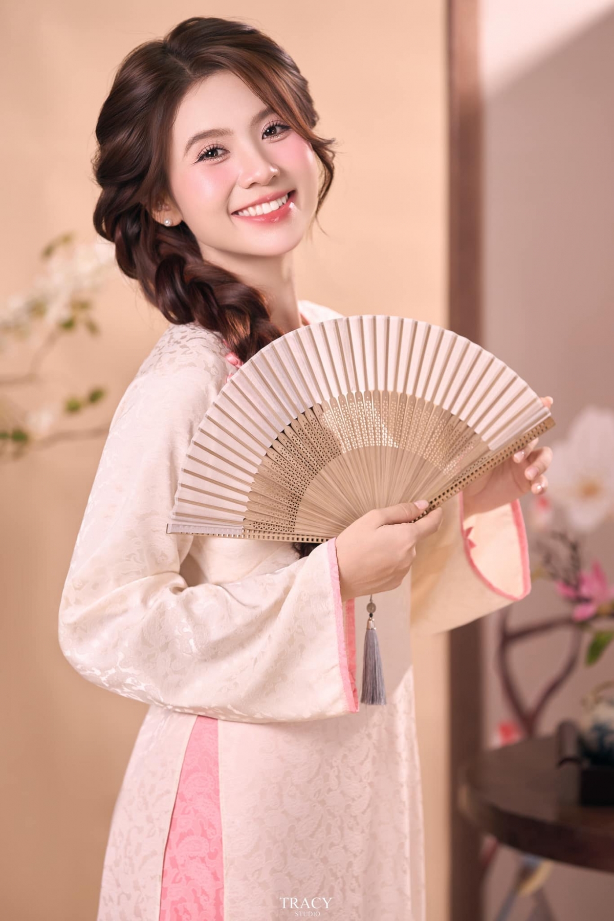 Quỳnh Trang từng xuất hiện trong nhiều phim truyền hình như: Hương vị tình thân, Mặt nạ gương, Chồng cũ, vợ cũ, người yêu cũ, Món quà của cha...