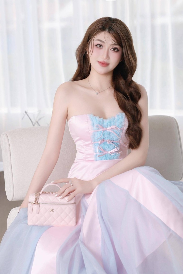 Trước đó, Kim Thủy cũng từng vài lần úp mở về bạn trai. Một thời điểm khi Đình Bắc giành danh hiệu, cô cũng đăng tải hình ảnh chiếc cúp và huy chương vàng như bày tỏ sự tự hào.