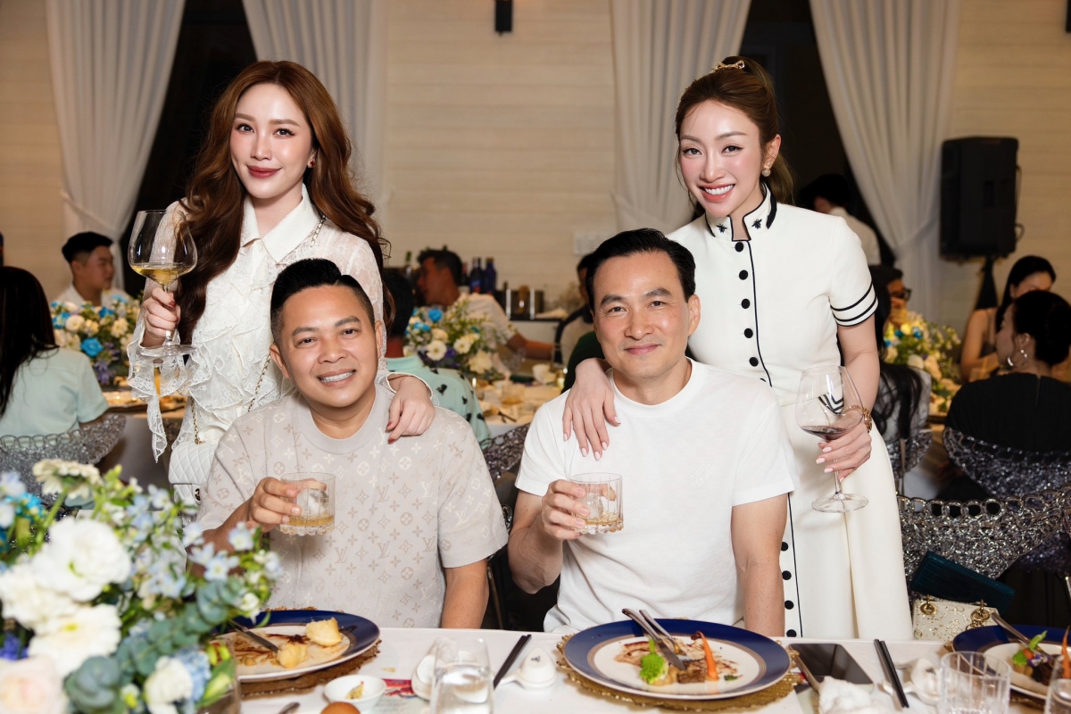 Vợ chồng ca sĩ Bảo Thy dự sinh nhật con trai Gia Khang của vợ chồng Chi Bảo – Lý Thùy Chang.