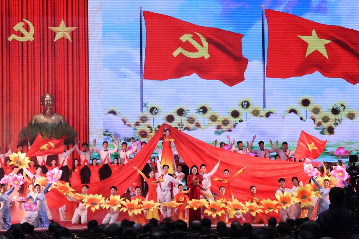 Tiết mục văn nghệ tại lễ kỷ niệm.