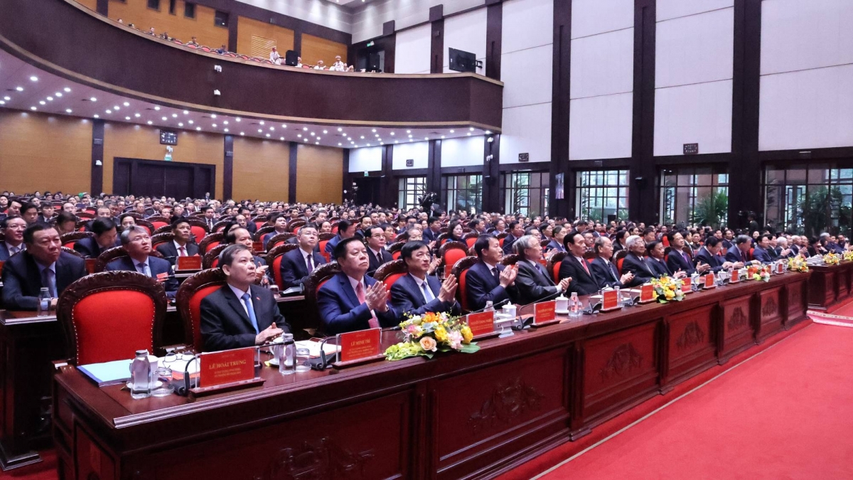 Tổng Bí thư Tô Lâm, nguyên Tổng Bí thư Nông Đức Mạnh và các lãnh đạo, nguyên lãnh đạo Đảng, Nhà nước, MTTQ Việt Nam dự lễ kỷ niệm.