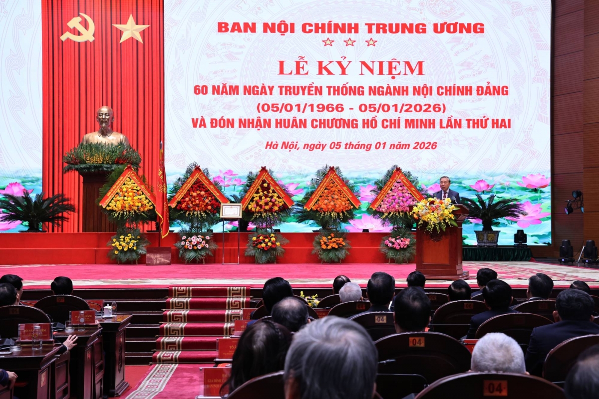 Theo Tổng Bí thư, trong kỷ nguyên phát triển mới, ngành Nội chính Đảng phải tiếp tục phát huy truyền thống vẻ vang 60 năm qua. Đồng thời không ngừng đổi mới tư duy, phương pháp và cách làm; nâng tầm tham mưu chiến lược; vững vàng làm tốt vai trò “gác gôn” cho Đảng trong lĩnh vực nội chính, phòng, chống tham nhũng, lãng phí, tiêu cực và cải cách tư pháp.