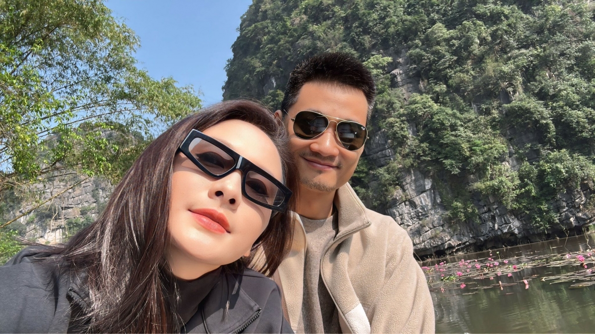 Diễn viên Bảo Thanh cùng ông xã chiêm ngưỡng cảnh đẹp tại Ninh Bình.