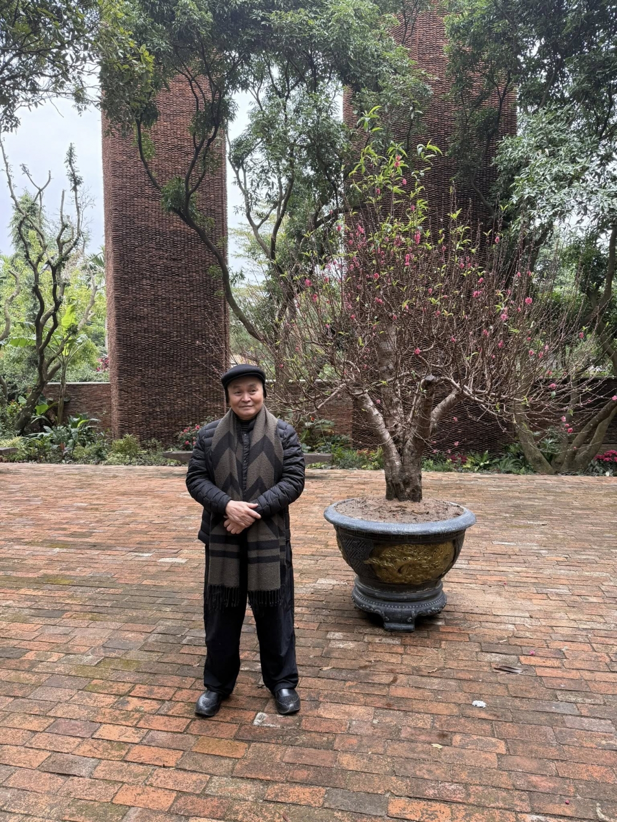 Nghệ sĩ Xuân Hinh chuẩn bị đón Tết Nguyên đán tại Bảo tàng Đạo Mẫu.