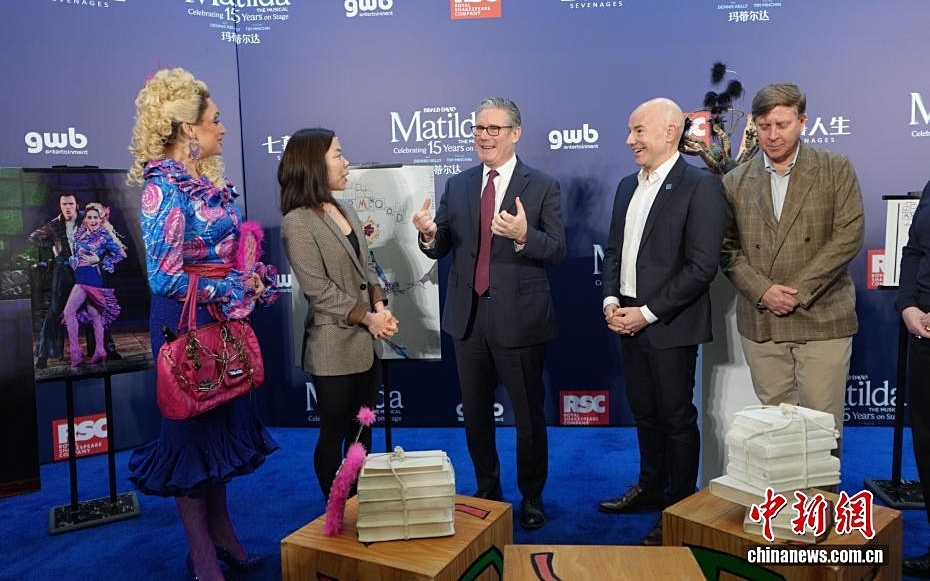 Thủ tướng Anh Starmer đến thăm Viện Thiết kế và Đổi mới Thượng Hải (DIIS) ngày 31/1. Ảnh: China News.