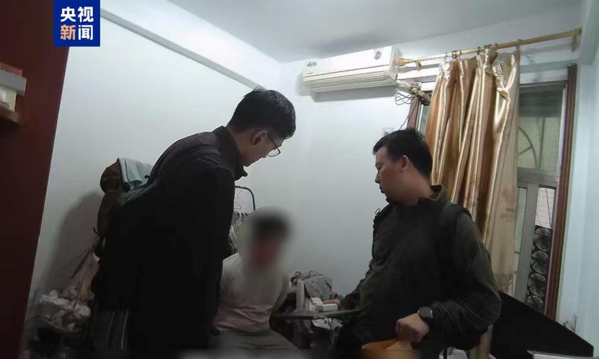 Cảnh sát Thượng Hải triệt phá đường dây tội phạm quy mô lớn điều hành các ứng dụng hẹn hò lừa đảo. Ảnh: CCTV