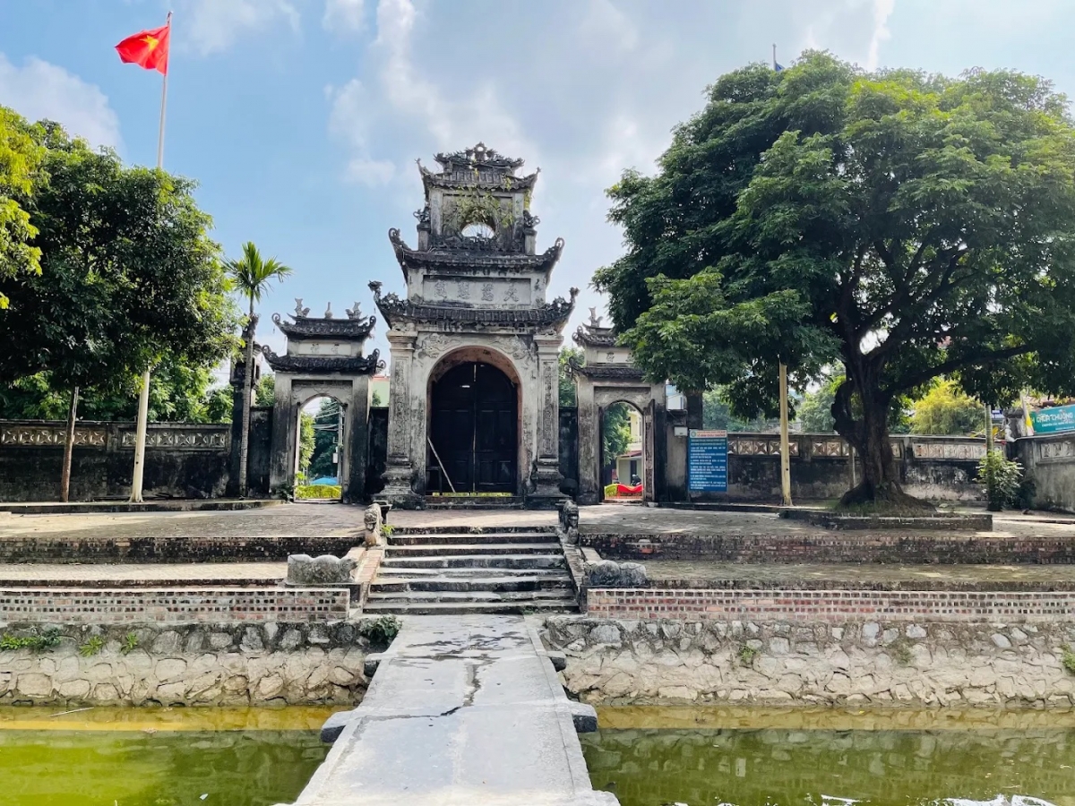 Chùa Chuông là một trong những di tích tiêu biểu nằm trong khu di tích Quốc gia đặc biệt Phố Hiến