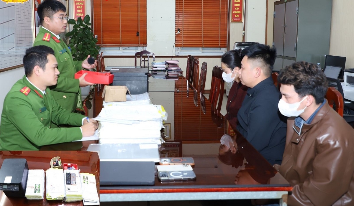 Các đối tượng tại cơ quan cảnh sát điều tra