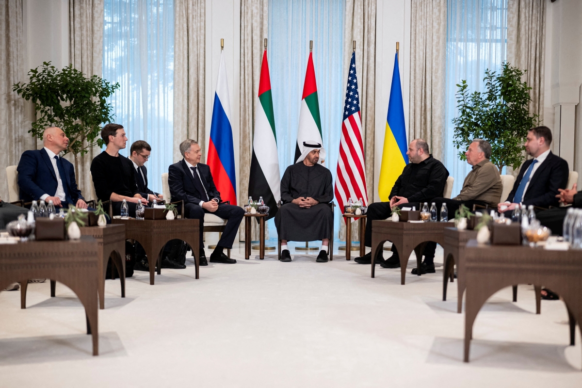 Cuộc gặp giữa các đại diện của Nga, Mỹ và Ukraine tại Abu Dhabi. Ảnh: Reuters