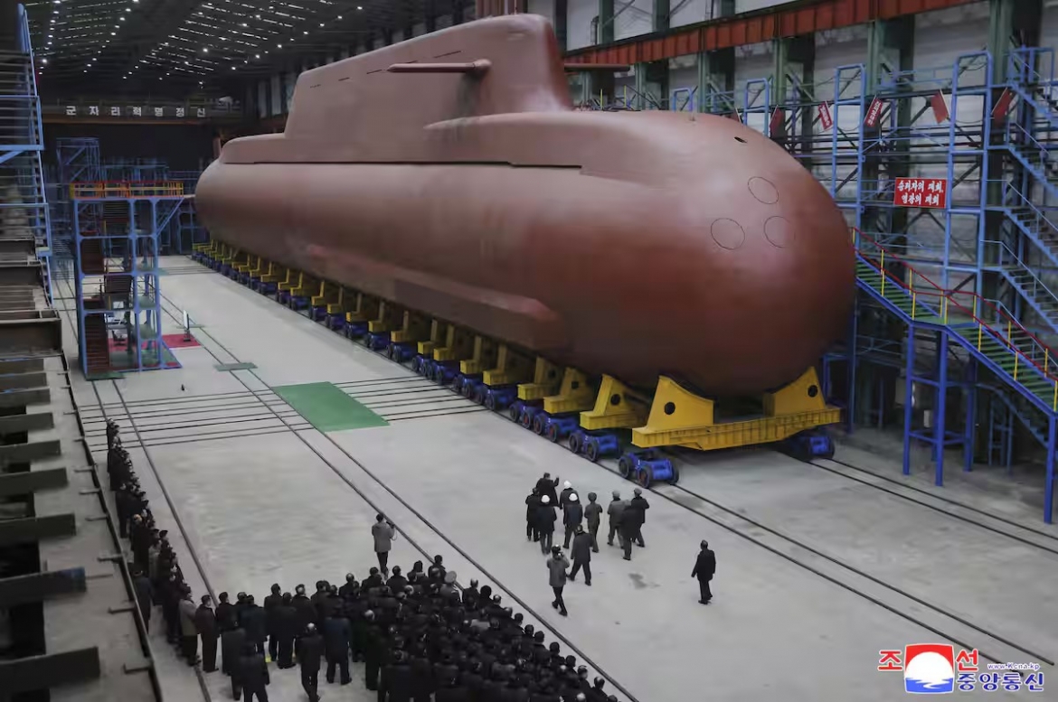 Tàu ngầm hạt nhân lớp 8.700 tấn đang được Triều Tiên đóng mới. Ảnh: KCNA
