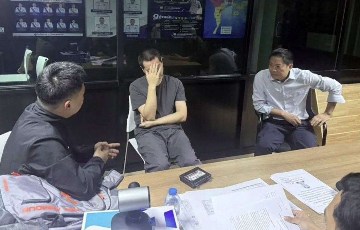 Cảnh sát Thái Lan thẩm vấn đối tượng Jack Yang. Nguồn: Cơ quan chức năng Thái Lan