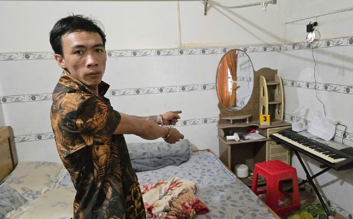 Tiến hành dựng lại hiện trường gây án của đối tượng Huỳnh Thanh Trường. Ảnh: CALĐ