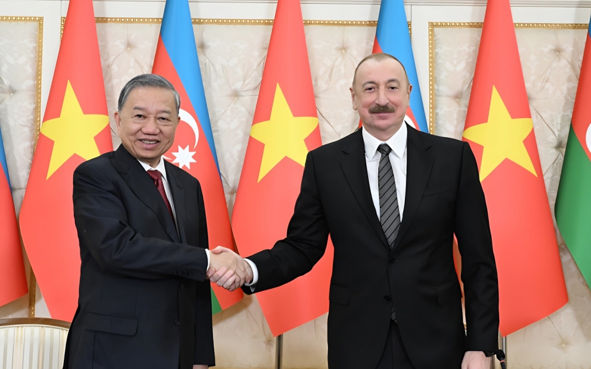 Tổng Bí thư Tô Lâm thăm Azerbaijan năm 2025, bắt tay với Tổng thống Azerbaijan Ilham Aliyev (ảnh do Đại sứ quán Azerbaijan tại Việt Nam cung cấp).
