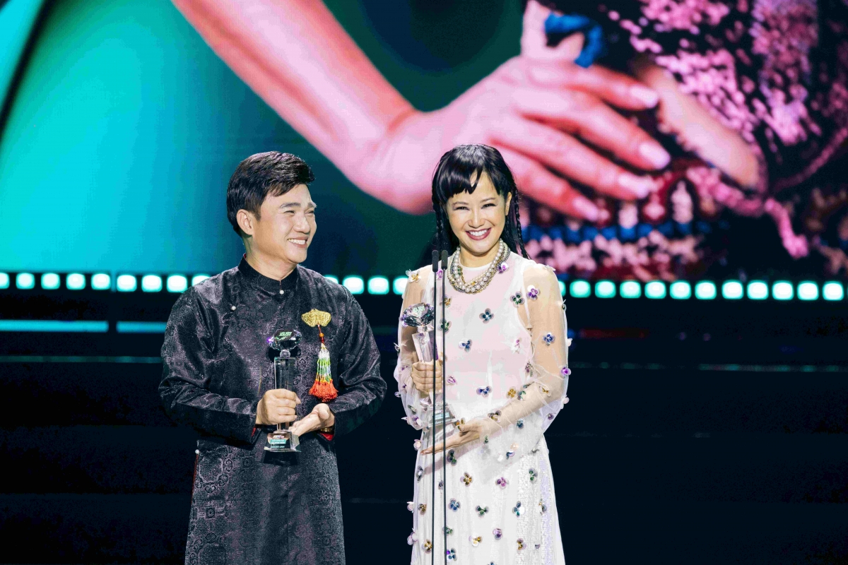 Quang Linh và Hồng Nhung nhận Giải Thành tựu Làn Sóng Xanh, ghi nhận đóng góp bền bỉ cho nhạc Việt.