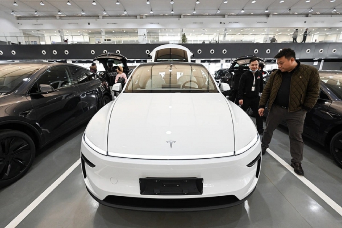 Xe Tesla Model Y tại trung tâm giao xe Xiedao của Tesla ở Bắc Kinh (Trung Quốc), ngày 27-2-2025                             Ảnh: AFP