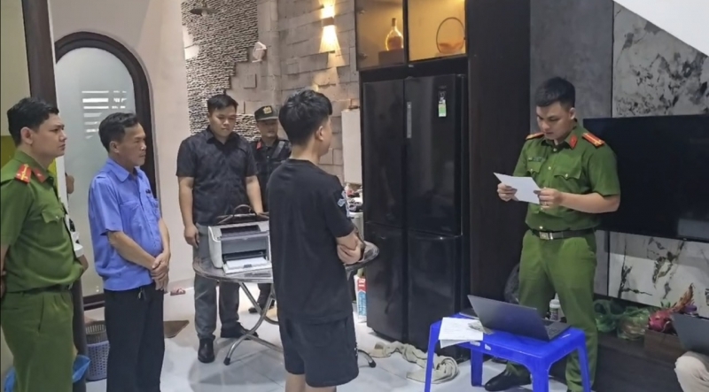 Cơ quan CSĐT Công an tỉnh Bắc Ninh thi hành lệnh bắt, khám xét khẩn cấp đối tượng trong vụ án.