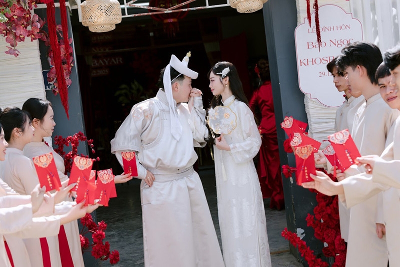 Những khoảnh khắc ấn tượng trong đám hỏi 