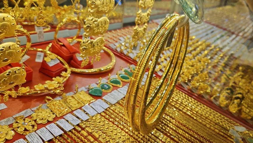 Trong các hình thức đầu tư phổ biến hiện nay (bất động sản, chứng khoán, tiết kiệm ngân hàng,…) thì vàng vẫn giữ một vị trí đặc biệt, được xem như một loại tài sản bền vững.