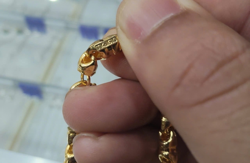 Công an thu giữ nhiều tang vật liên quan.