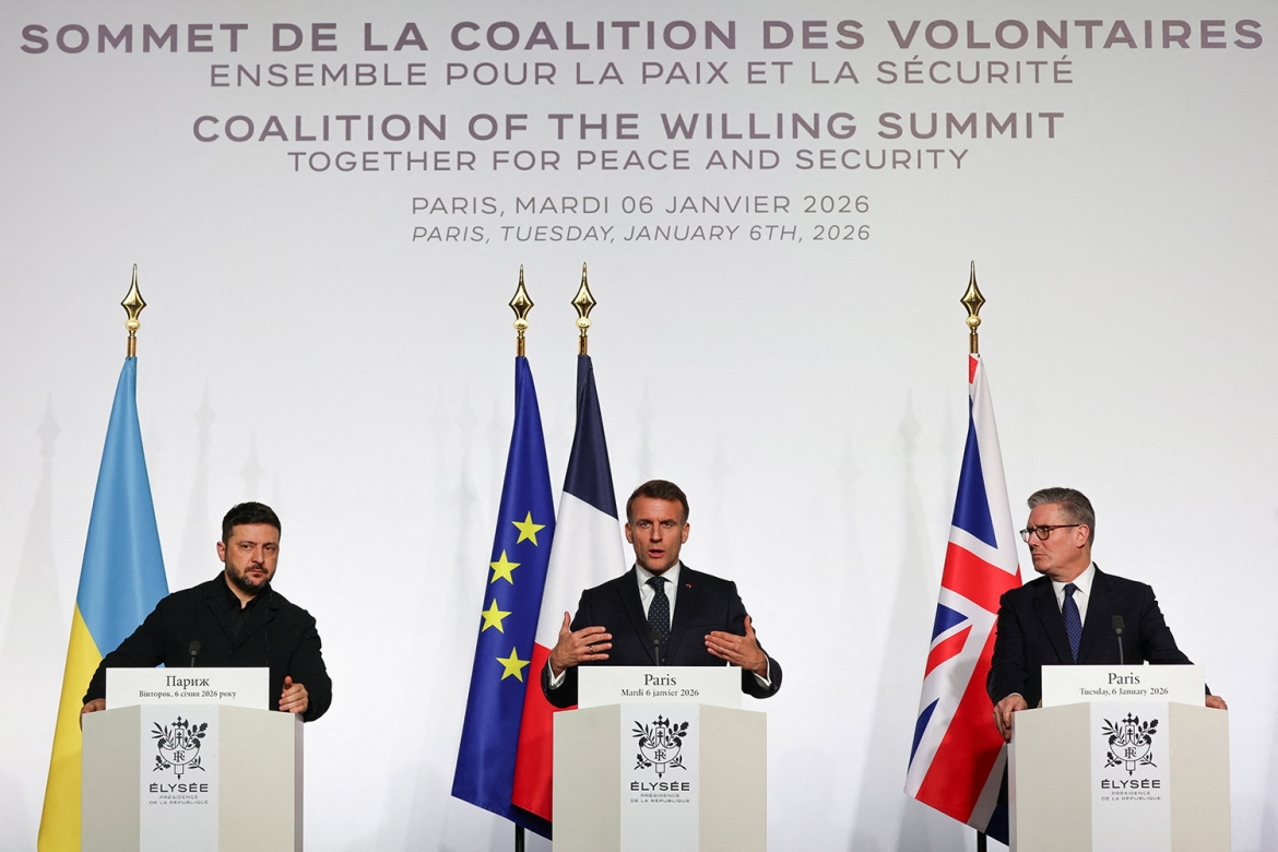 Tổng thống Ukraine Volodymyr Zelensky, Tổng thống Pháp Emmanuel Macron và Thủ tướng Anh Keir Starmer họp báo chung tại Paris ngày 6/1/2026. Ảnh: Reuters