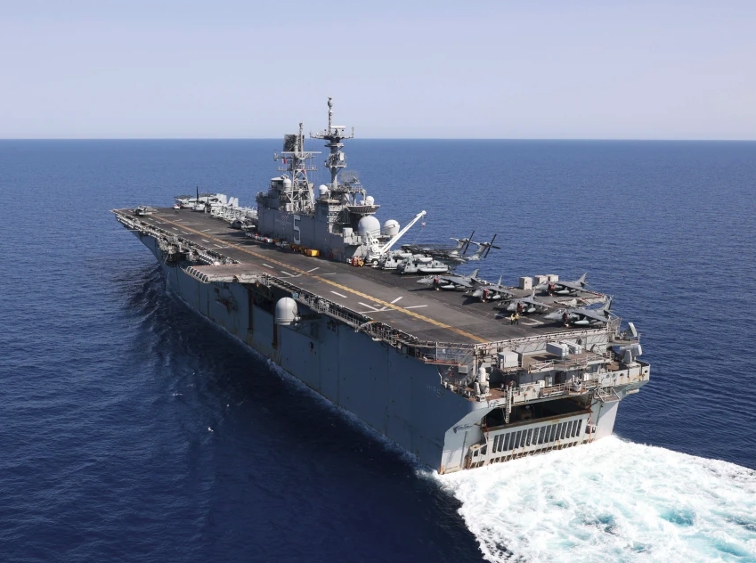 Mỹ điều tàu chiến tới Trung Đông. Ảnh: AP