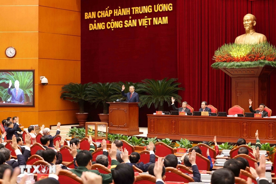 Hội nghị biểu quyết thông qua danh sách bầu Ban Bí thư Trung ương Đảng khóa XIV. (Ảnh TTXVN)