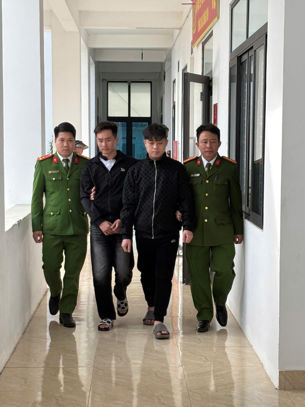 Đối tượng Nguyễn Chiến Thắng và Đoàn Xuân Thế bị cơ quan điều tra bắt giữ. (Ảnh: Công an Hà Tĩnh).