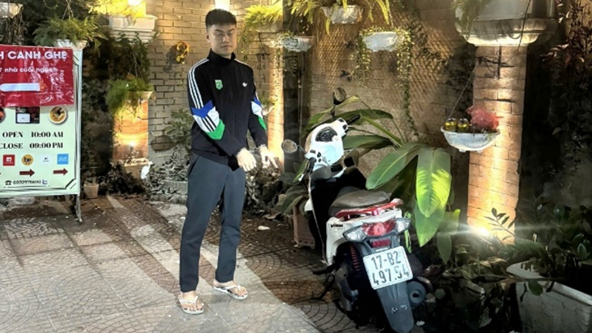 Đối tượng Nguyễn Đức Dũng cùng tang vật.