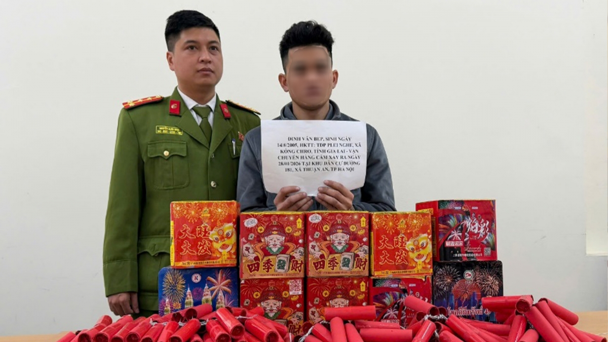 Đối tượng cùng tang vật thu giữ