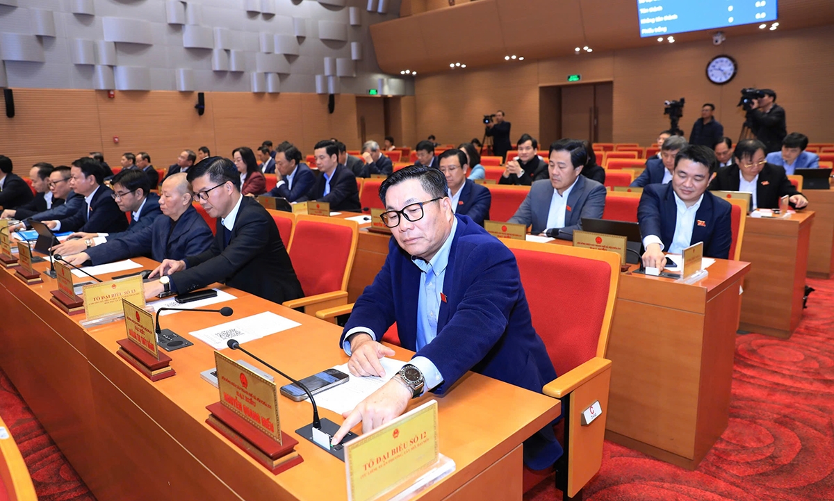 Các đại biểu tham dự kỳ họp biểu quyết thông qua báo cáo, đề án thực hiện Quy hoạch Thủ đô với tầm nhìn 100 năm.