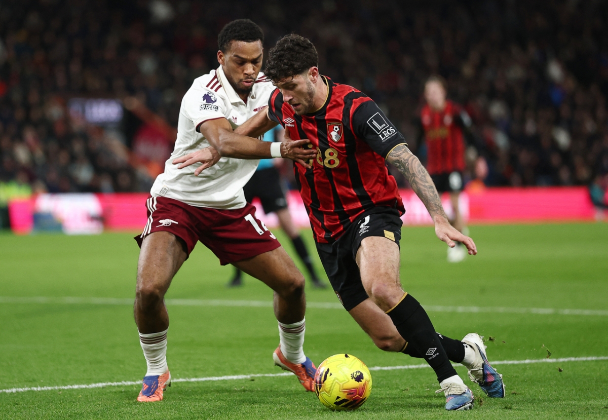 Bournemouth gây ra nhiều khó khăn cho Arsenal (Ảnh: Reuters)