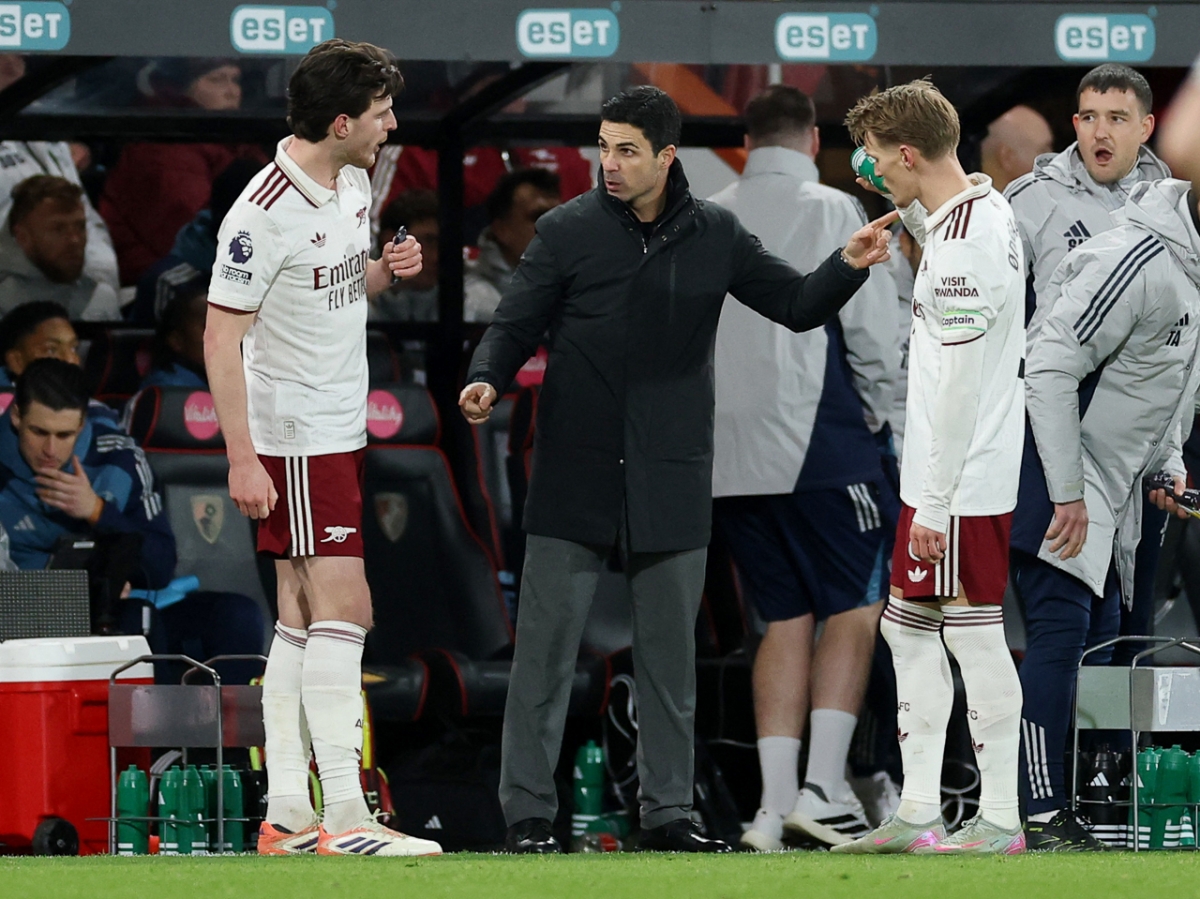 HLV Arteta có một số sự điều chỉnh trong thời gian cuối trận (Ảnh: Reuters)