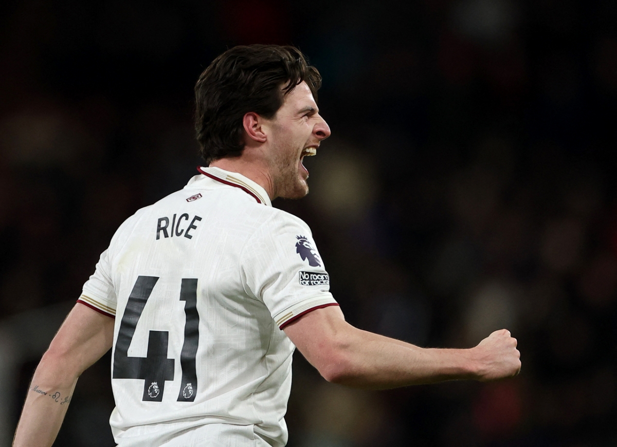 Rice ghi cú đúp bàn thắng (Ảnh: Reuters)