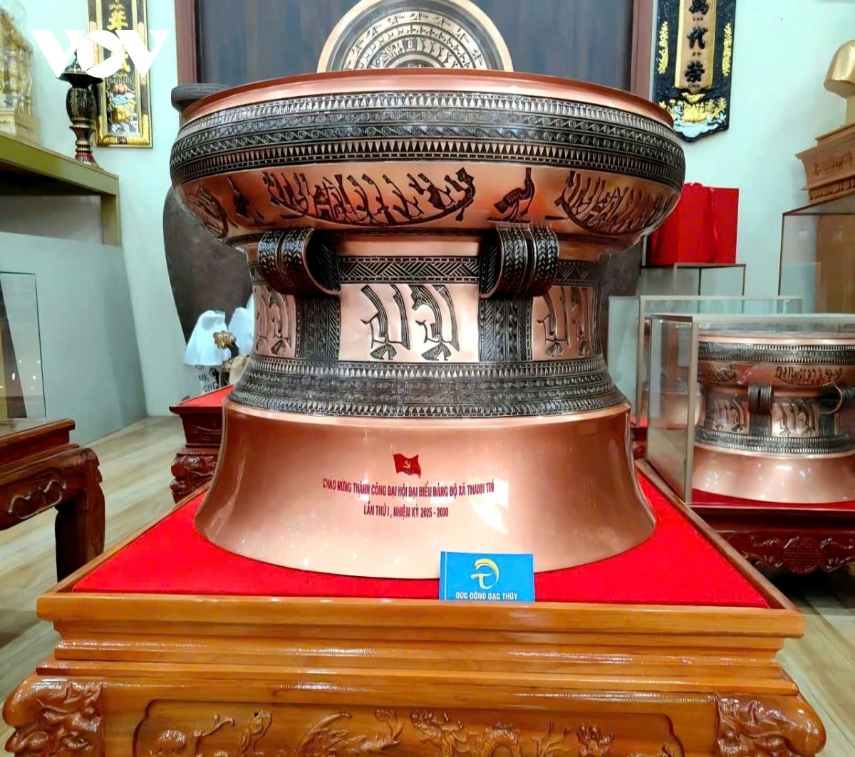 With strong growth potential, the Thieu Trung commune administration is taking strategic steps to preserve the craft and support its sustainable development. Tran Ngoc Tung, Vice Chairman of the Thieu Trung Commune People’s Committee, says the locality is moving to establish a bronze casting association to build a more cohesive community, promote products and register collective intellectual property for households. The craft currently provides jobs for more than 200 local workers with stable incomes, but sustaining it over the long term depends on ensuring that artisans can earn a decent living from their work.