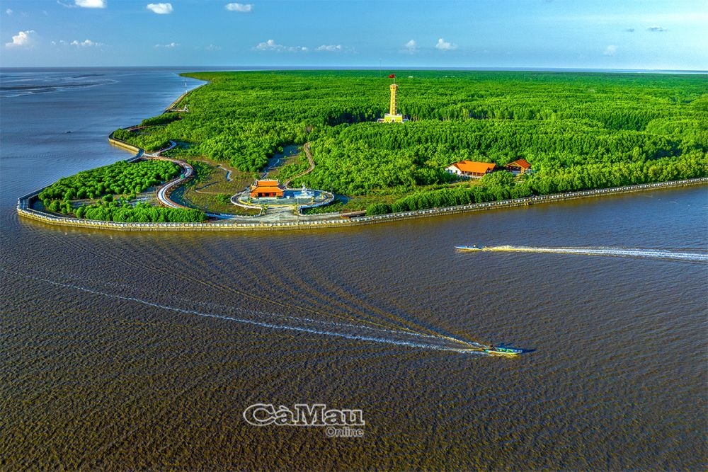 Mũi Cà Mau, vùng đất cực Nam Tổ quốc, giữ vị thế chiến lược đặc biệt về quốc phòng, an ninh và phát triển kinh tế biển của đất nước. Ảnh: Huỳnh Lâm