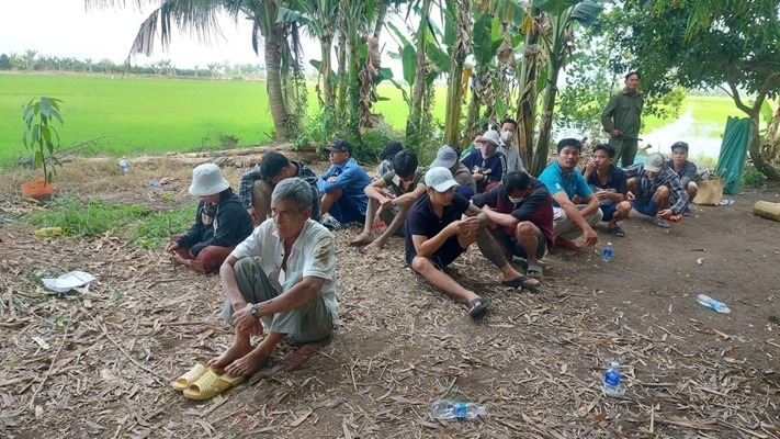 Các đối tượng tại tụ điểm cờ bạc bị cơ quan công an lập hồ sơ xử lý theo quy định của pháp luật.