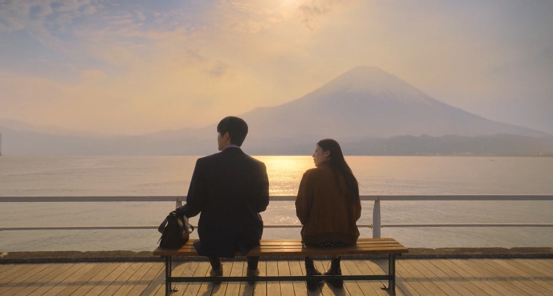 Tone màu thời trang ăn nhập với bối cảnh tại Nhật Bản. (Ảnh: Netfilx)