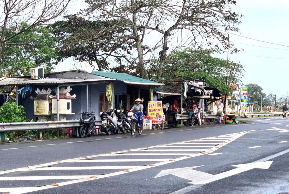 Căn nhà tồn tại trái phép ở khu vực cầu Mỹ An và hệ thống nút giao với Quốc lộ 49  