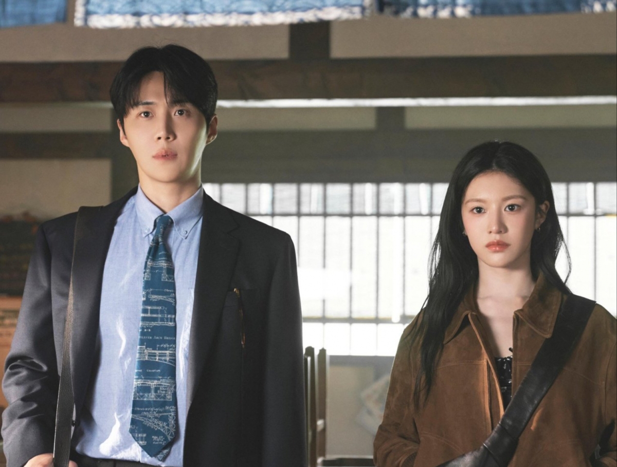 Go Youn Jung hóa thân nữ minh tinh Cha Mu Hee, rực rỡ trước ống kính nhưng nhiều tổn thương phía sau ánh hào quang. (Ảnh: Netflix)