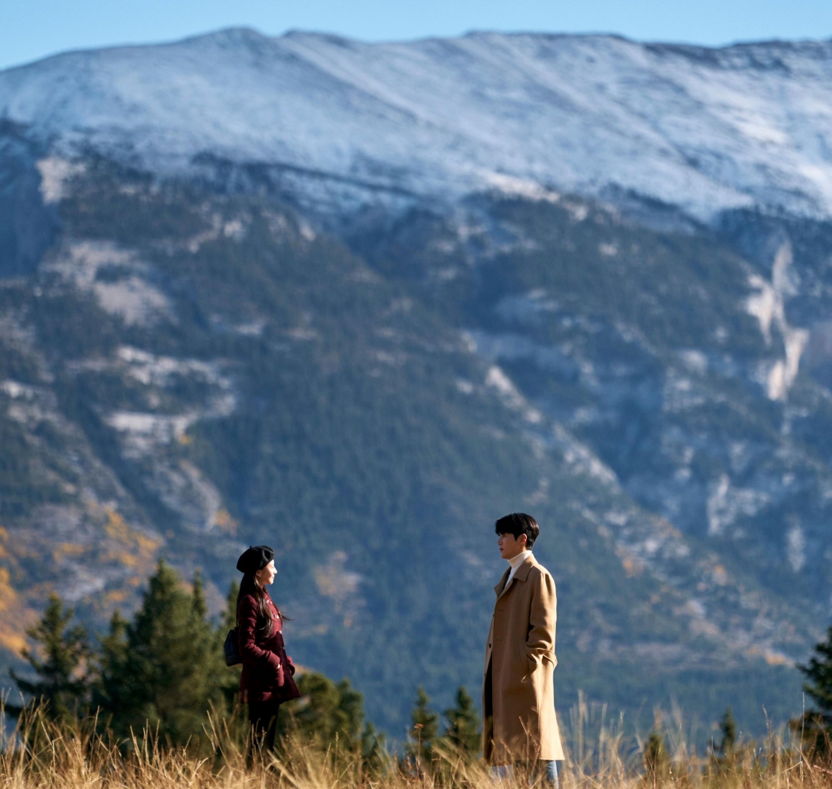 Go Youn Jung trong vai Cha Mu Hee – nữ minh tinh hào nhoáng nhưng mang nhiều tổn thương tâm lý từ quá khứ. (Ảnh: Netflix)