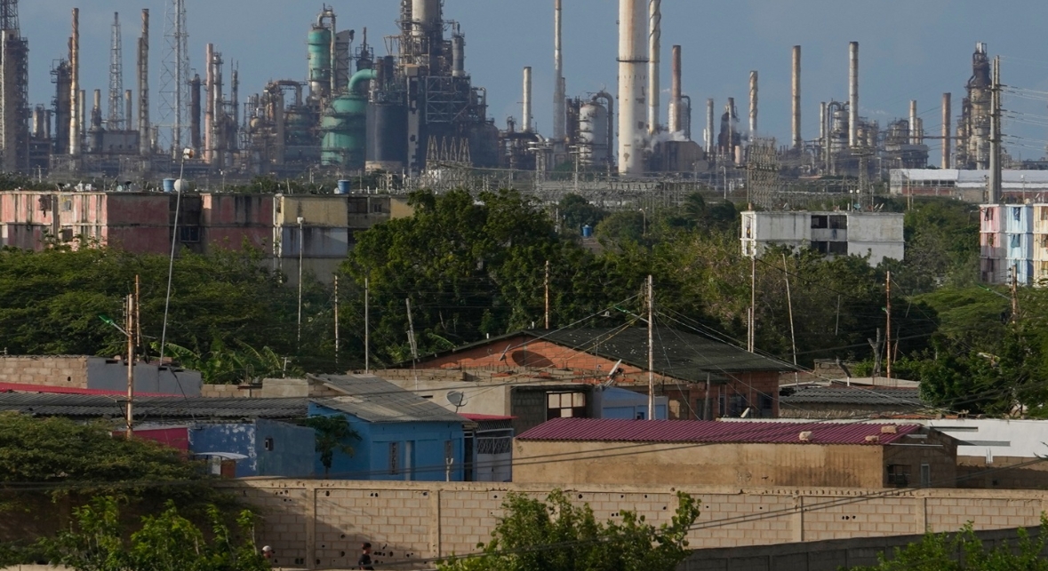 Một cơ sở lọc dầu ở Venezuela. Ảnh: AP