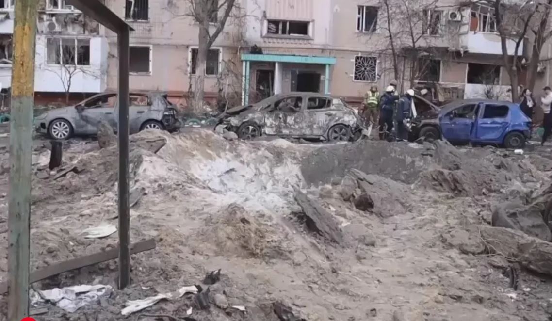 Nhiều thành phố ở Ukraine bị phá hủy do giao tranh. Ảnh: AP