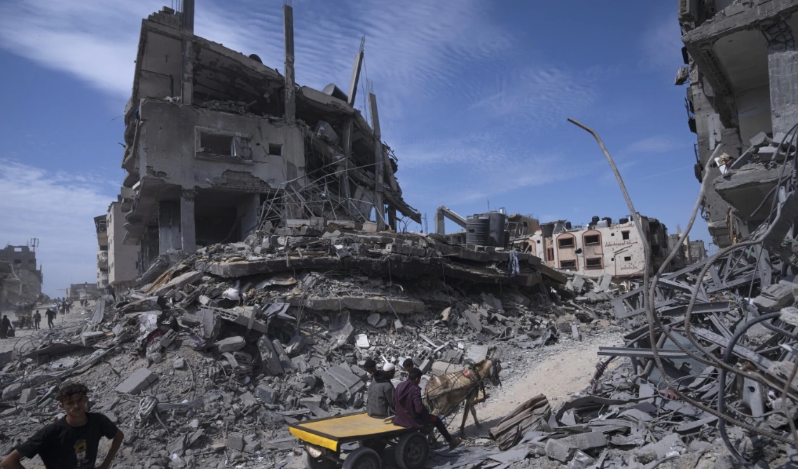 Quang cảnh đổ nát, hoang tàn tại Gaza sau các cuộc tấn công. Ảnh: AP