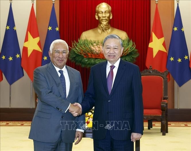 Tổng Bí thư Tô Lâm tiếp Chủ tịch Hội đồng châu Âu António Costa.(Ảnh: TTXVN)